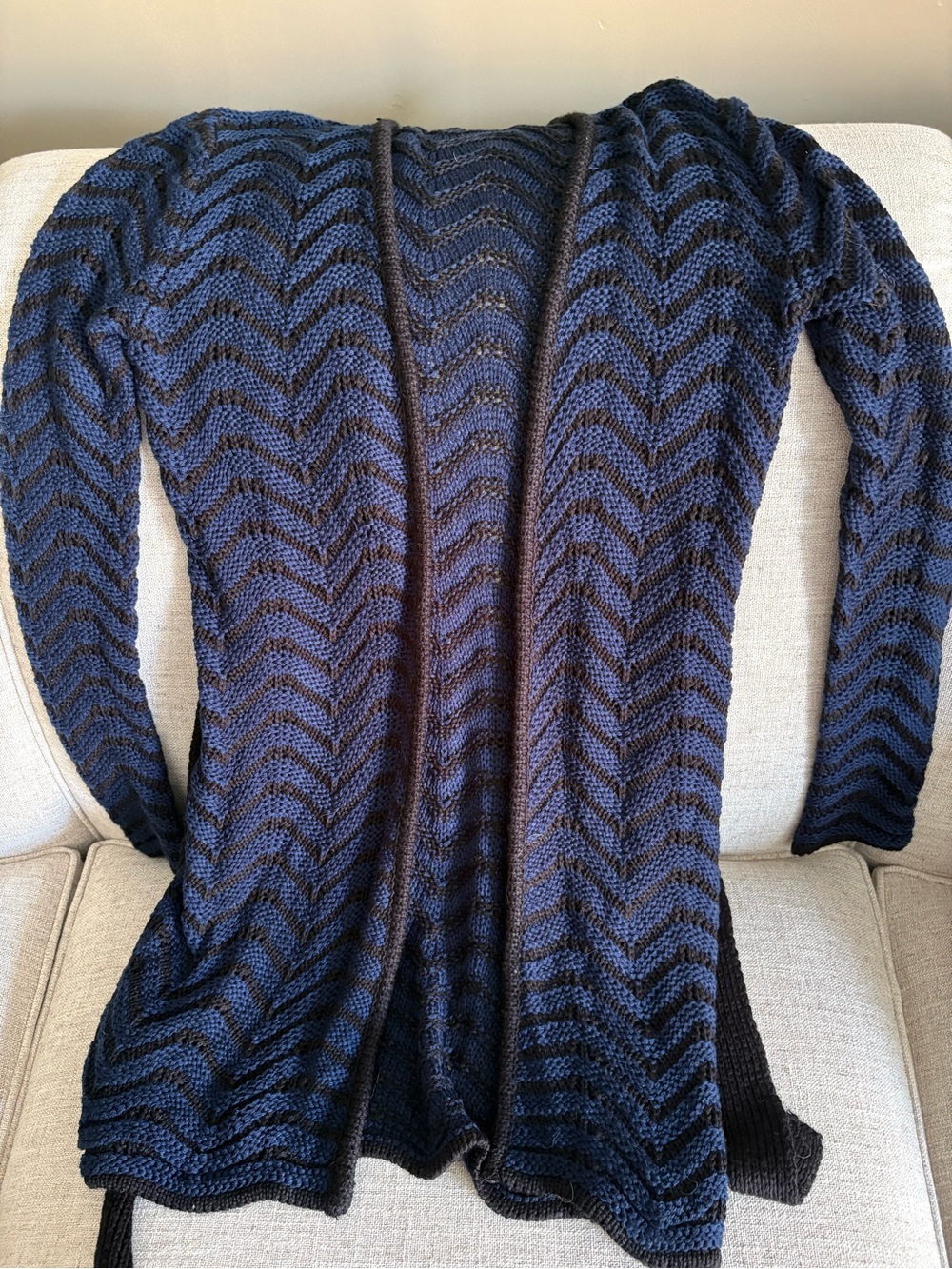 Royal Blue and Black Chevron Print Open-Front Cardigan Woman’s Medium